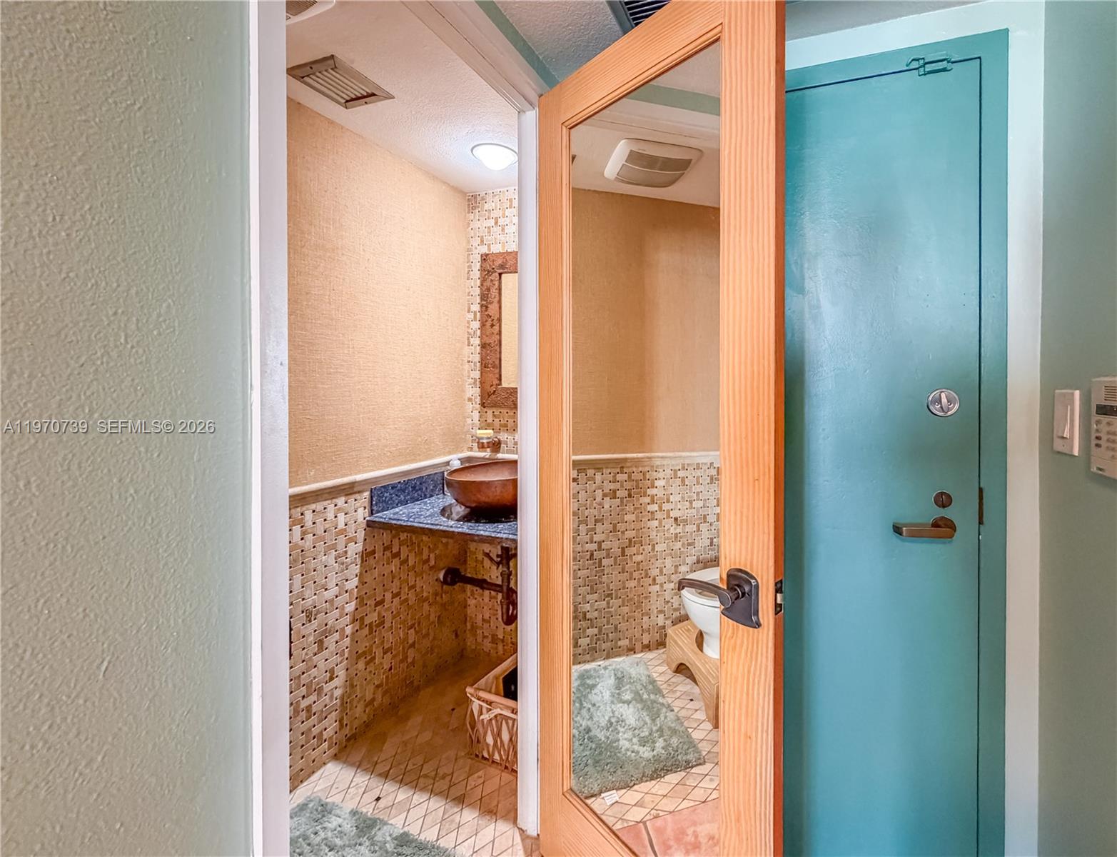 520 Brickell Key Drive, Unit A1912 Miami, FL 33131 - Photo 7 of 28 a view of a bathroom from a bathroom