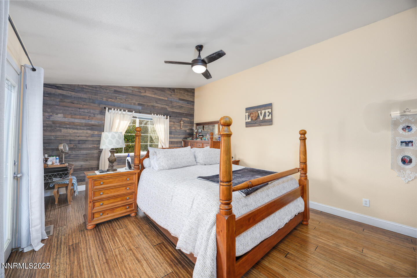 738 Noel Lane Fallon, NV 89406 - Photo 14 of 31 a bedroom with a bed and wooden floor