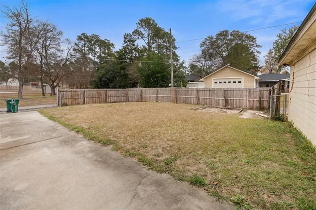 a view of a back yard of the house