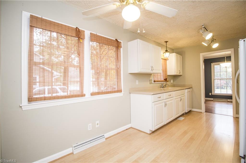 901 Oakview Road High Point, NC 27265 - Photo 11 of 27
