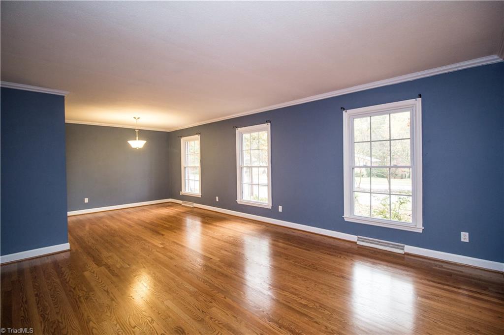 901 Oakview Road High Point, NC 27265 - Photo 13 of 27