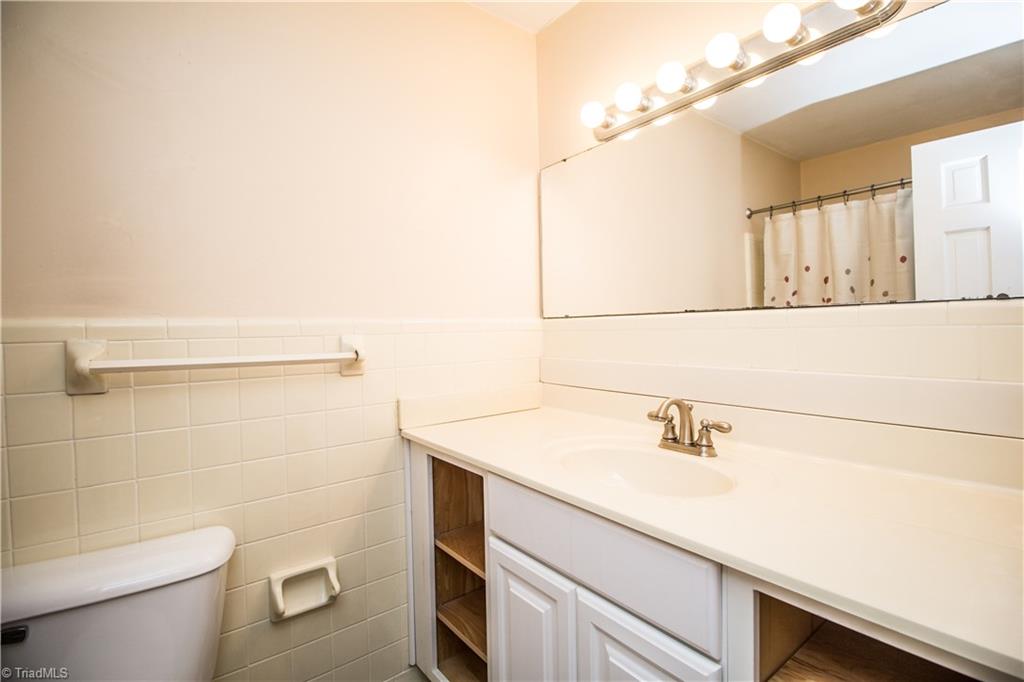901 Oakview Road High Point, NC 27265 - Photo 17 of 27
