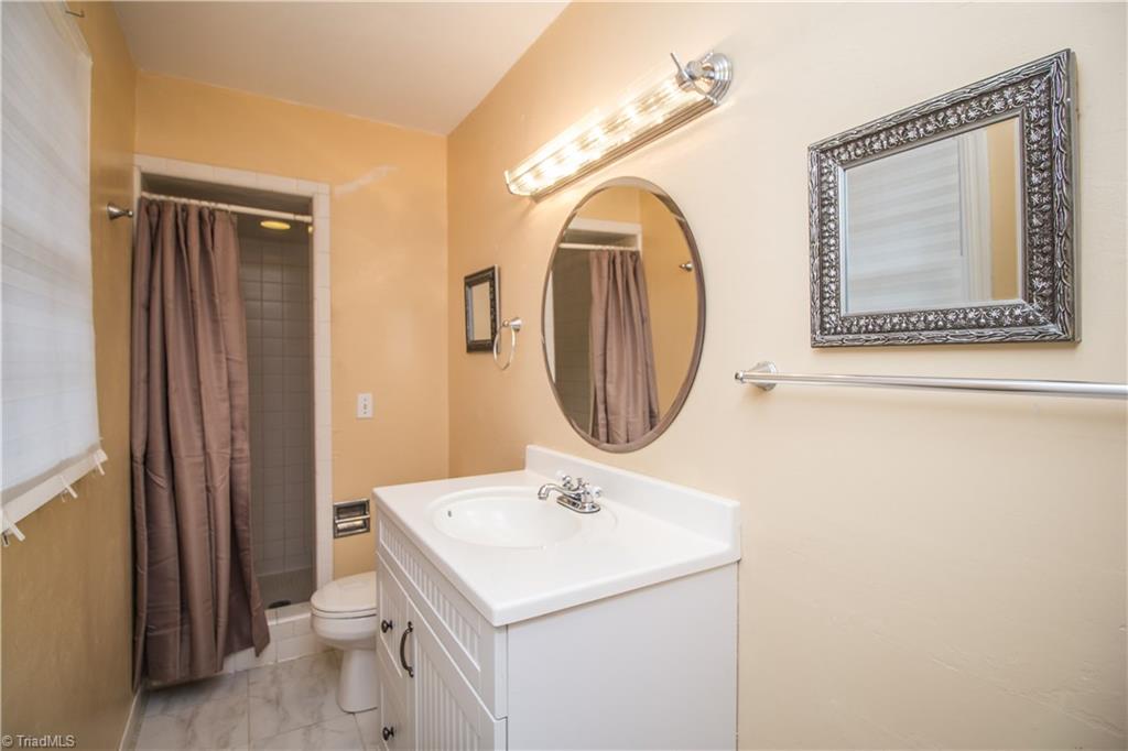 901 Oakview Road High Point, NC 27265 - Photo 23 of 27