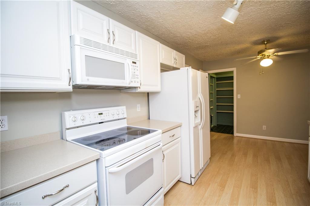 901 Oakview Road High Point, NC 27265 - Photo 7 of 27