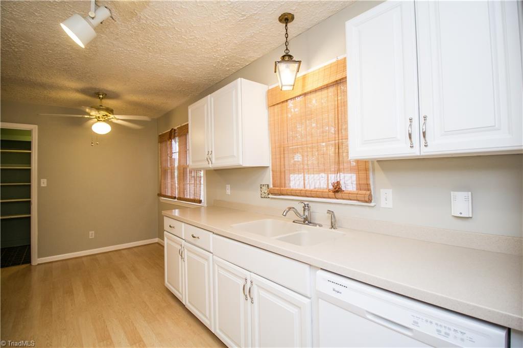 901 Oakview Road High Point, NC 27265 - Photo 8 of 27