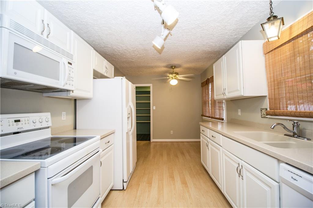 901 Oakview Road High Point, NC 27265 - Photo 10 of 27