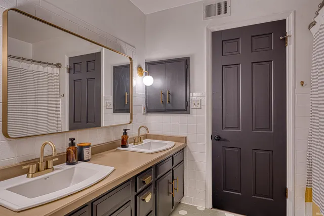 $430,000 | 5633 Byerson Drive, Newburgh, IN 47630