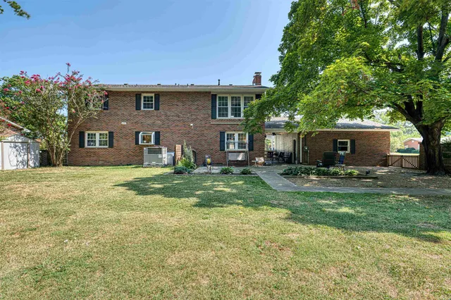 $430,000 | 5633 Byerson Drive, Newburgh, IN 47630