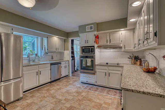 $430,000 | 5633 Byerson Drive, Newburgh, IN 47630