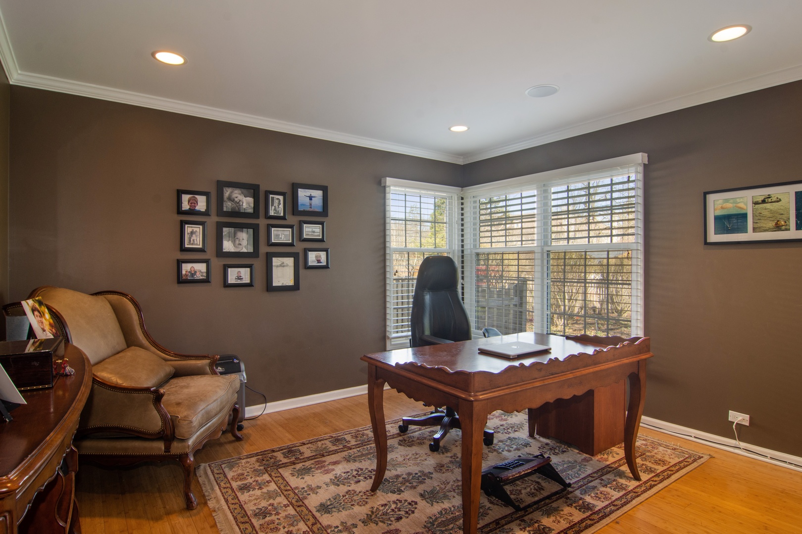 2540 Shannon Road Northbrook, IL 60062 - Photo 14 of 32 a workspace with furniture and window