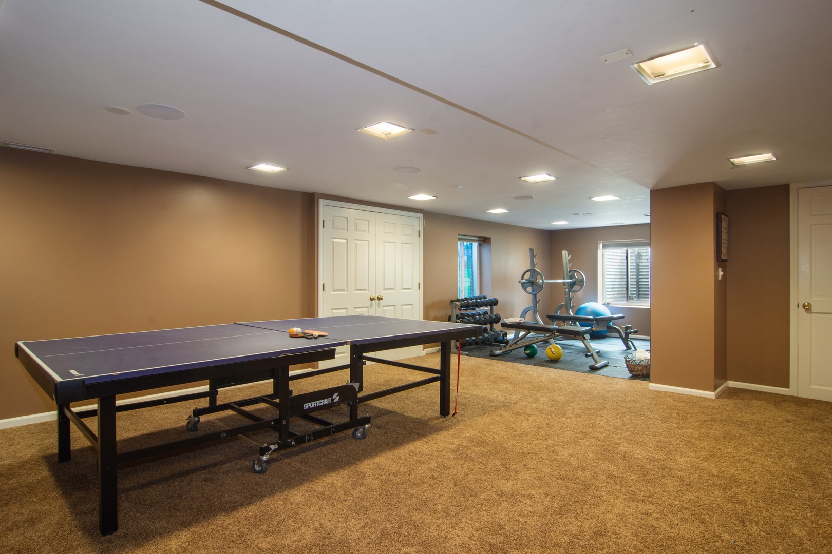 2540 Shannon Road Northbrook, IL 60062 - Photo 25 of 32 a view of a room with furniture and a table