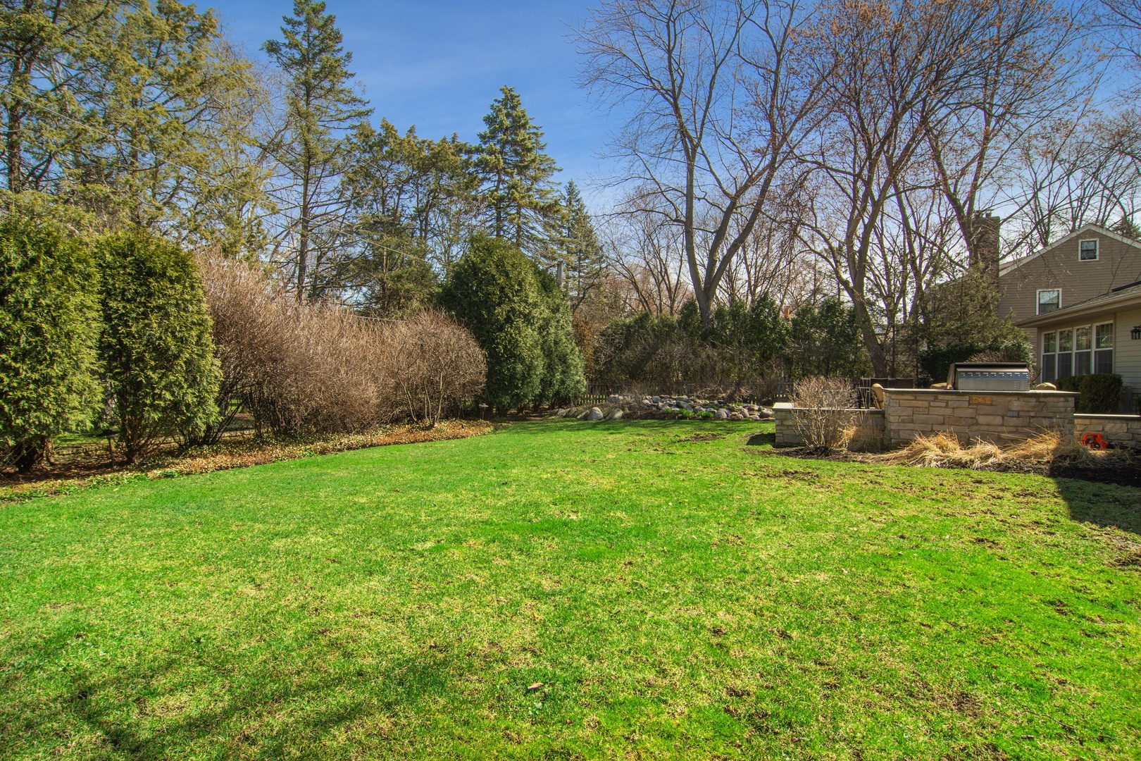 2540 Shannon Road Northbrook, IL 60062 - Photo 28 of 32 a view of a garden with lawn chairs