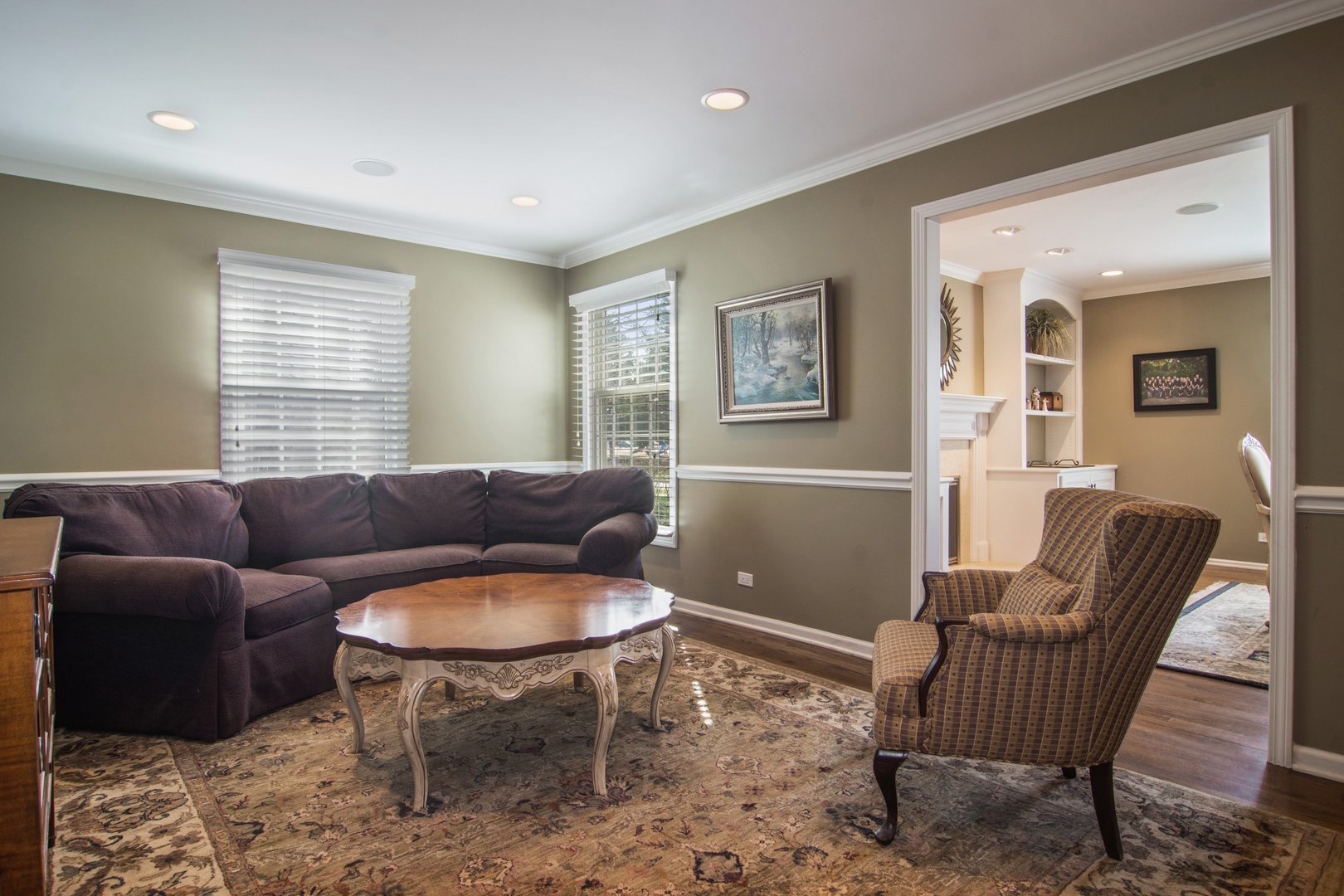 2540 Shannon Road Northbrook, IL 60062 - Photo 5 of 32 a living room with furniture and a window