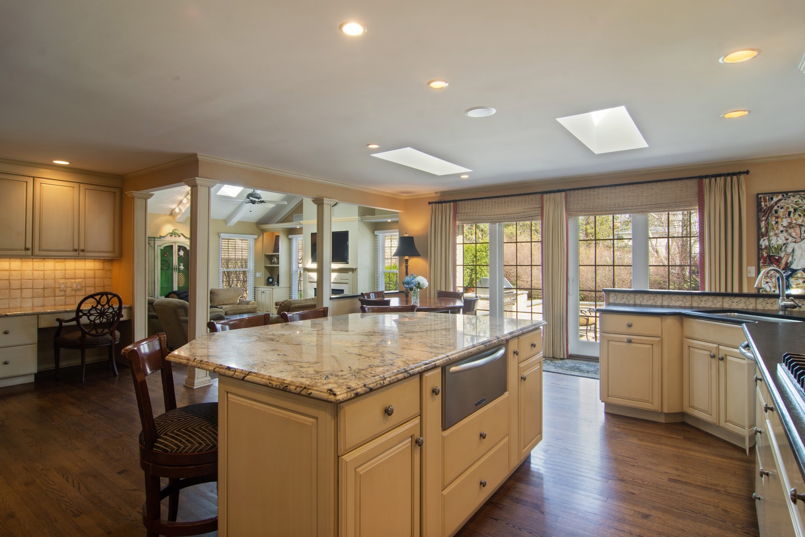 2540 Shannon Road Northbrook, IL 60062 - Photo 6 of 32 a kitchen with center island table and chairs