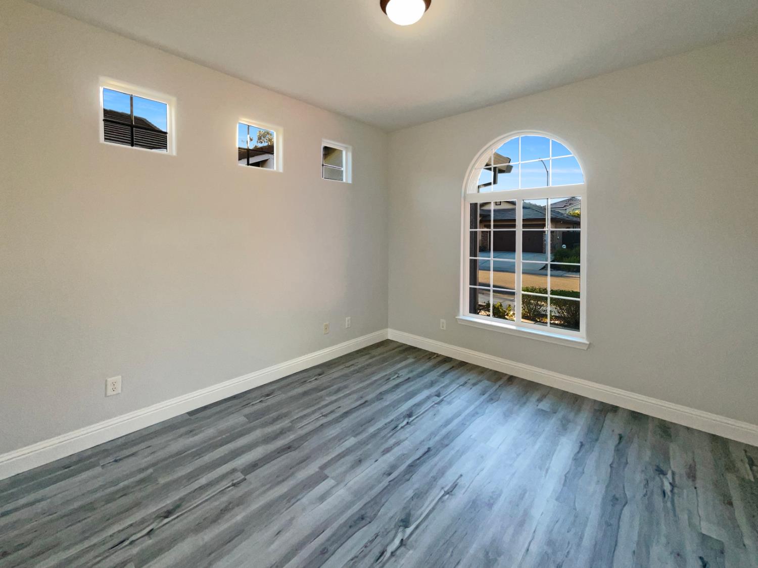 4087 Preserve Way Rancho Cordova, CA 95742 - Photo 18 of 24 an empty room with wooden floor and windows