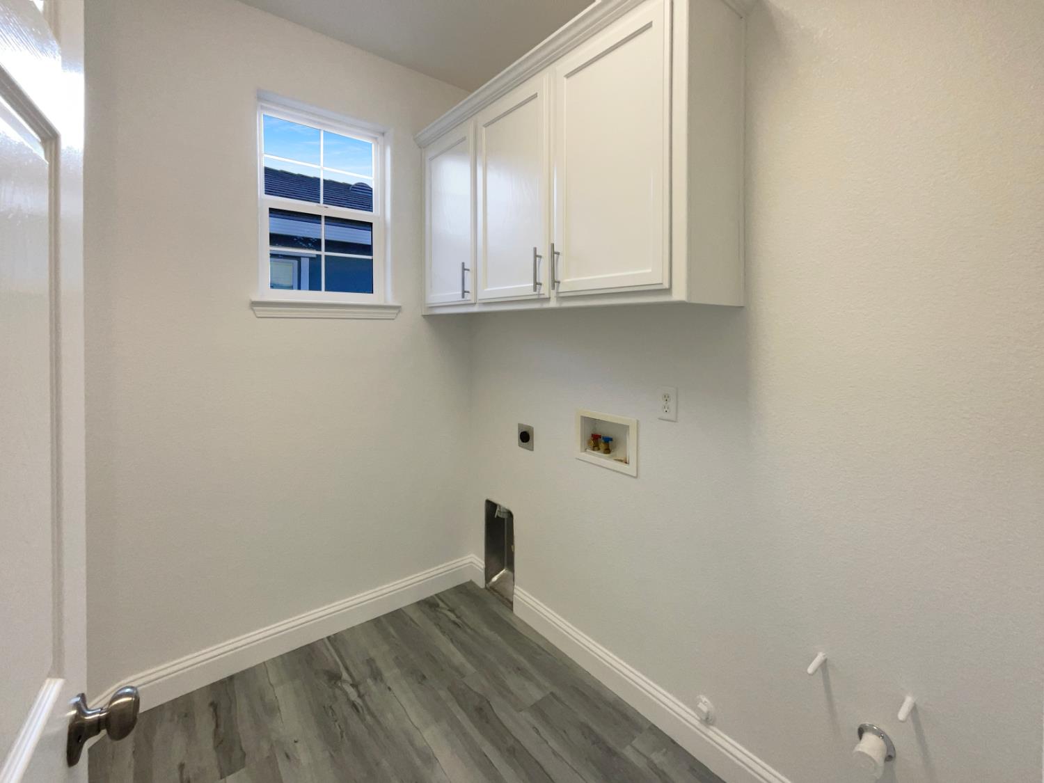 4087 Preserve Way Rancho Cordova, CA 95742 - Photo 20 of 24 an empty room with windows