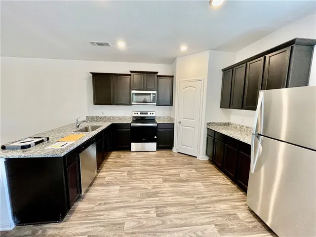 $1,895 | 126 Fox Glen Trail, Jarrell, TX 76537