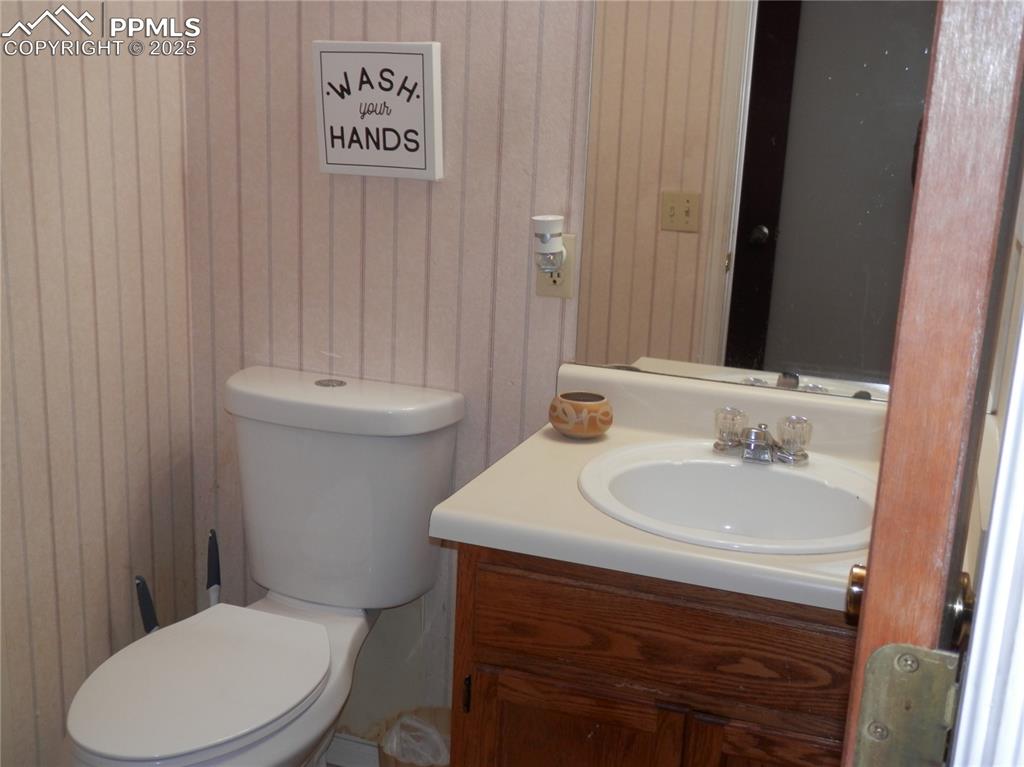 4450 Chaparral Road Colorado Springs, CO 80917 - Photo 21 of 29 a bathroom with a toilet a sink and a mirror