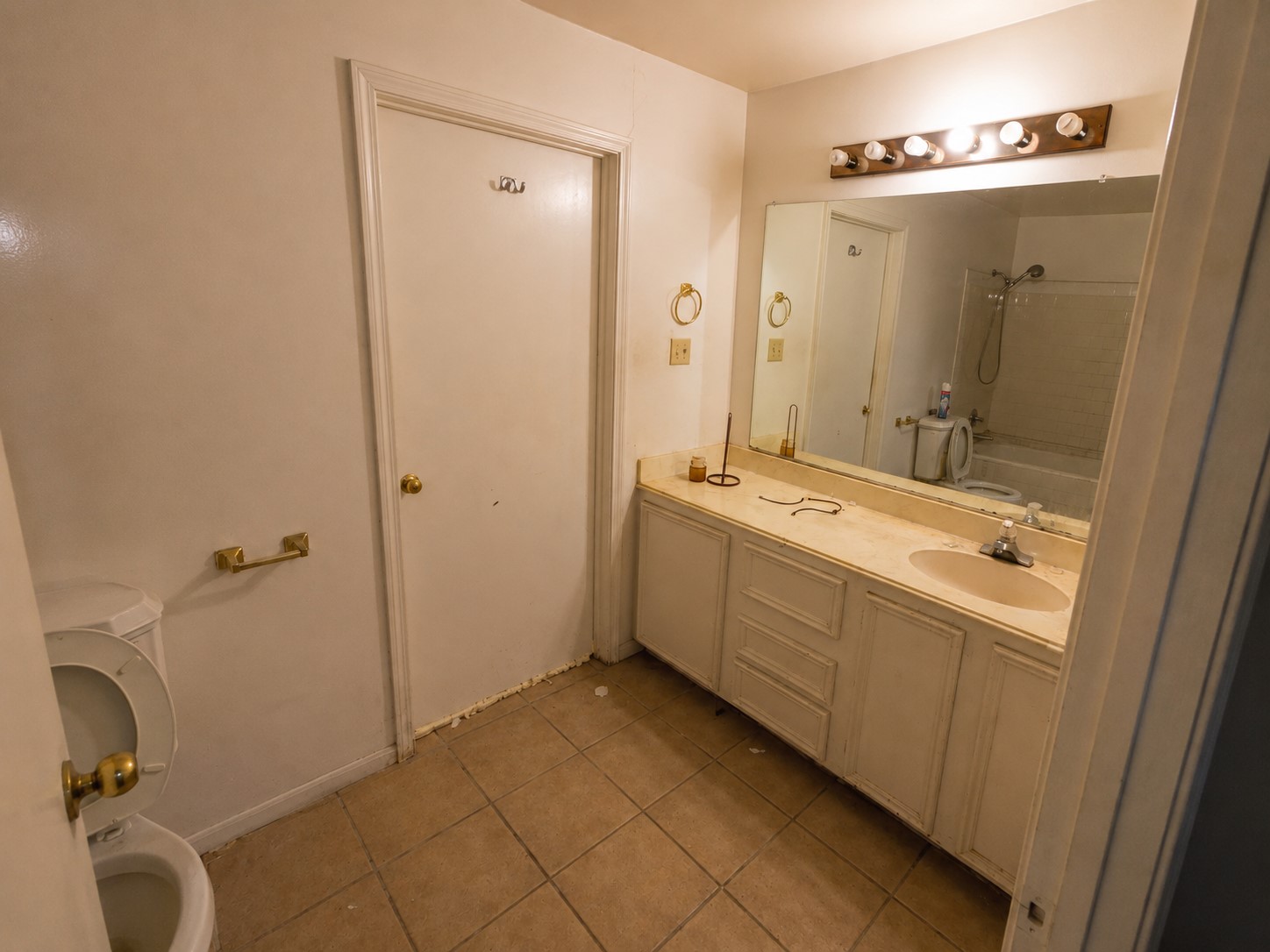 3727 Yosemite Street Houston, TX 77021 - Photo 4 of 15 a bathroom with a sink a toilet and shower