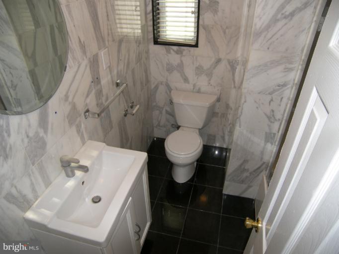 6713 Adelphi Road University Park, MD 20782 - Photo 11 of 23 Bath