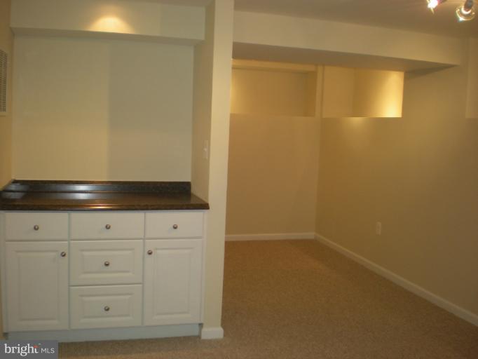 6713 Adelphi Road University Park, MD 20782 - Photo 17 of 23 Interior (General)