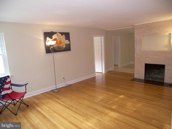 6713 Adelphi Road University Park, MD 20782 - Photo 3 of 23 Living Room