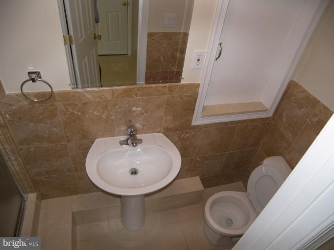 6713 Adelphi Road University Park, MD 20782 - Photo 10 of 23 Bath