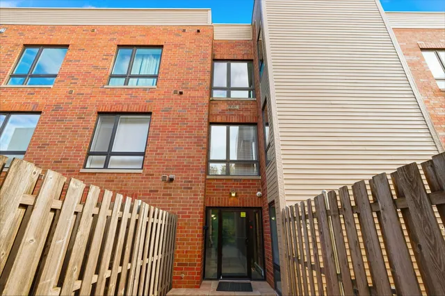 $495,000 | 645 Custer Avenue, Unit 103, Evanston, IL 60202