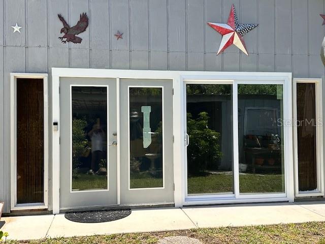 2070 59th Street Sarasota, FL 34243 - Photo 3 of 56