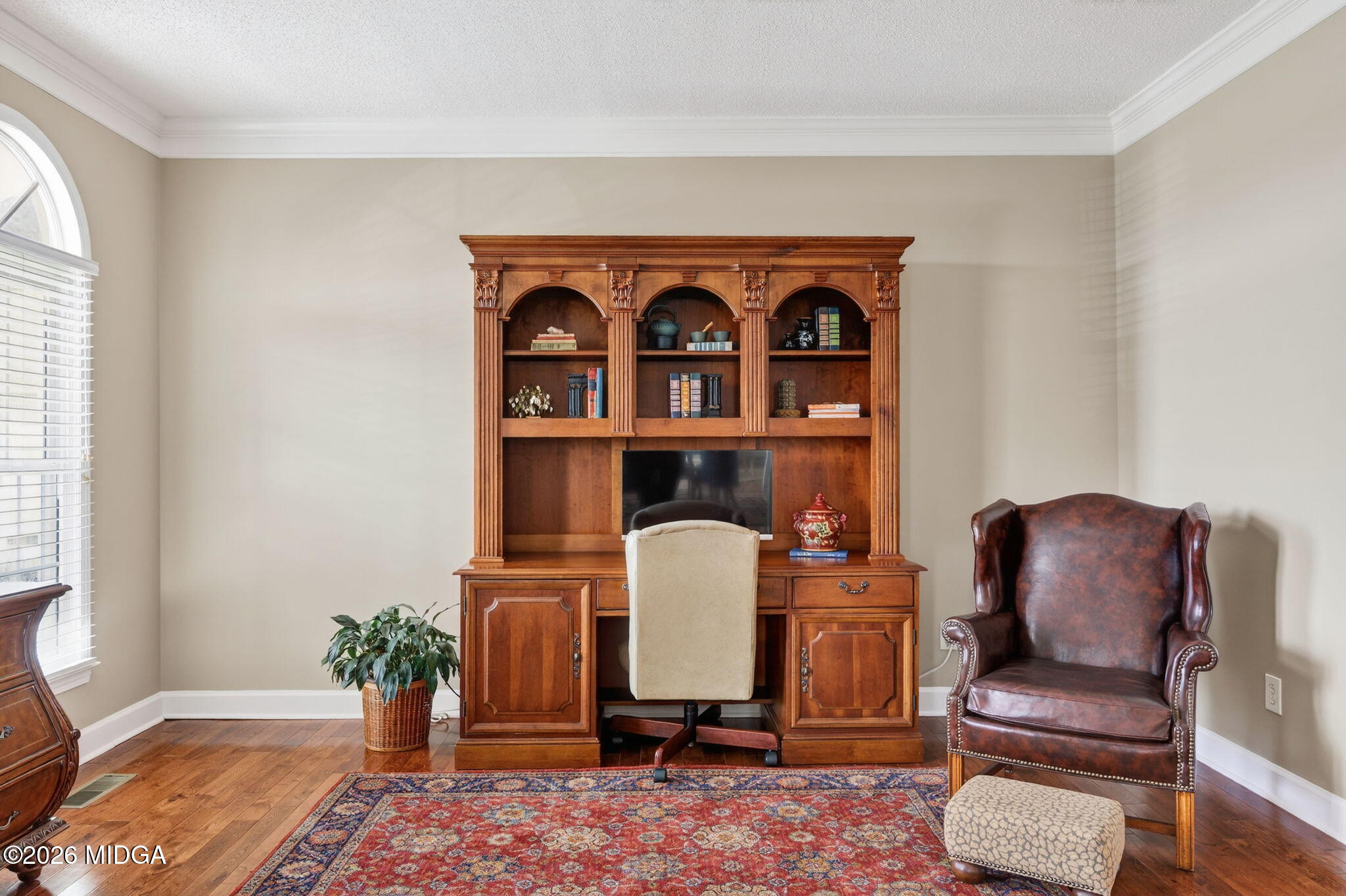 312 Pinnacle Park Macon, GA 31220 - Photo 4 of 63 a living room with furniture and a window