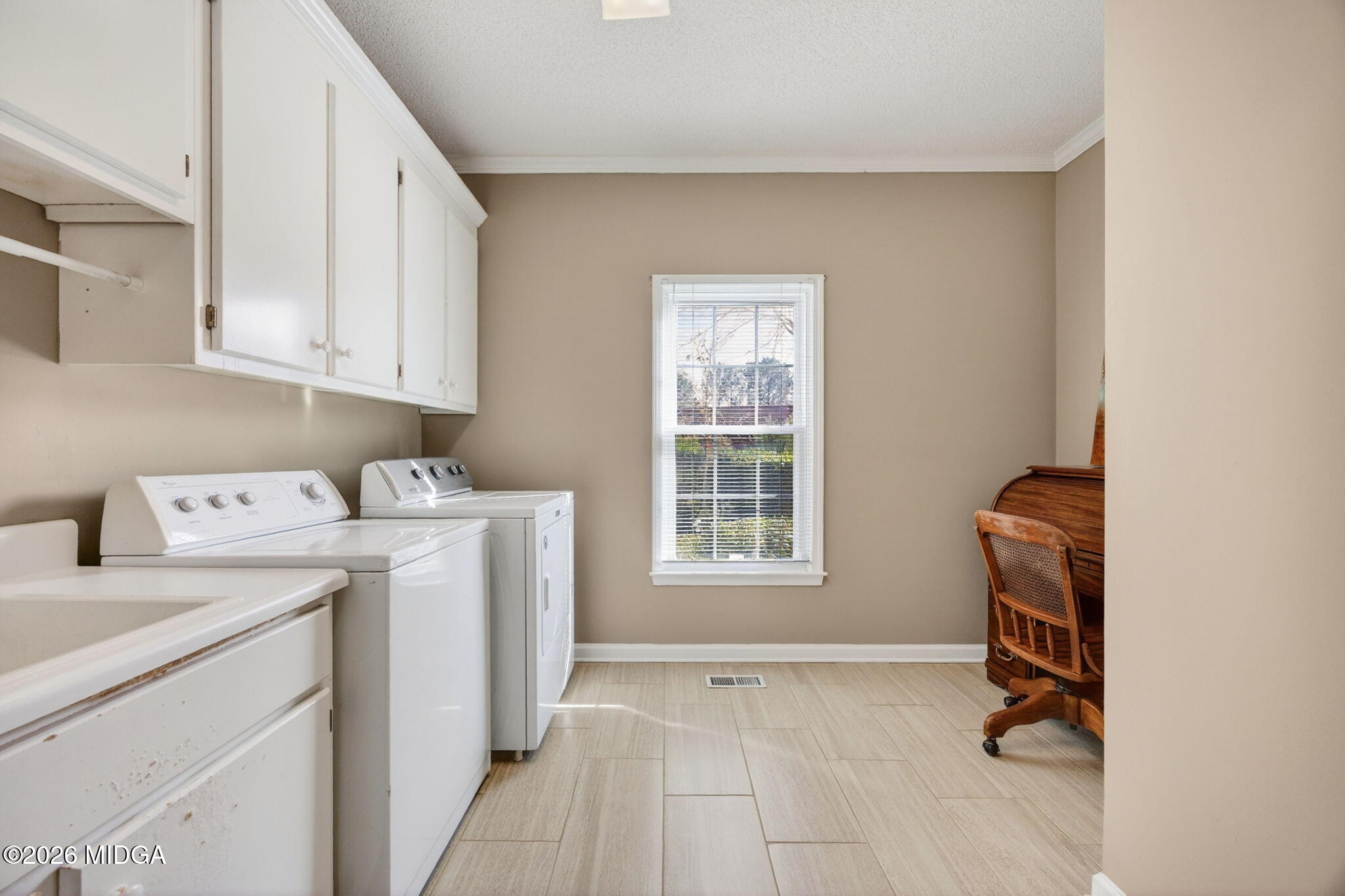 312 Pinnacle Park Macon, GA 31220 - Photo 41 of 63 a view of utility room with washer and dryer