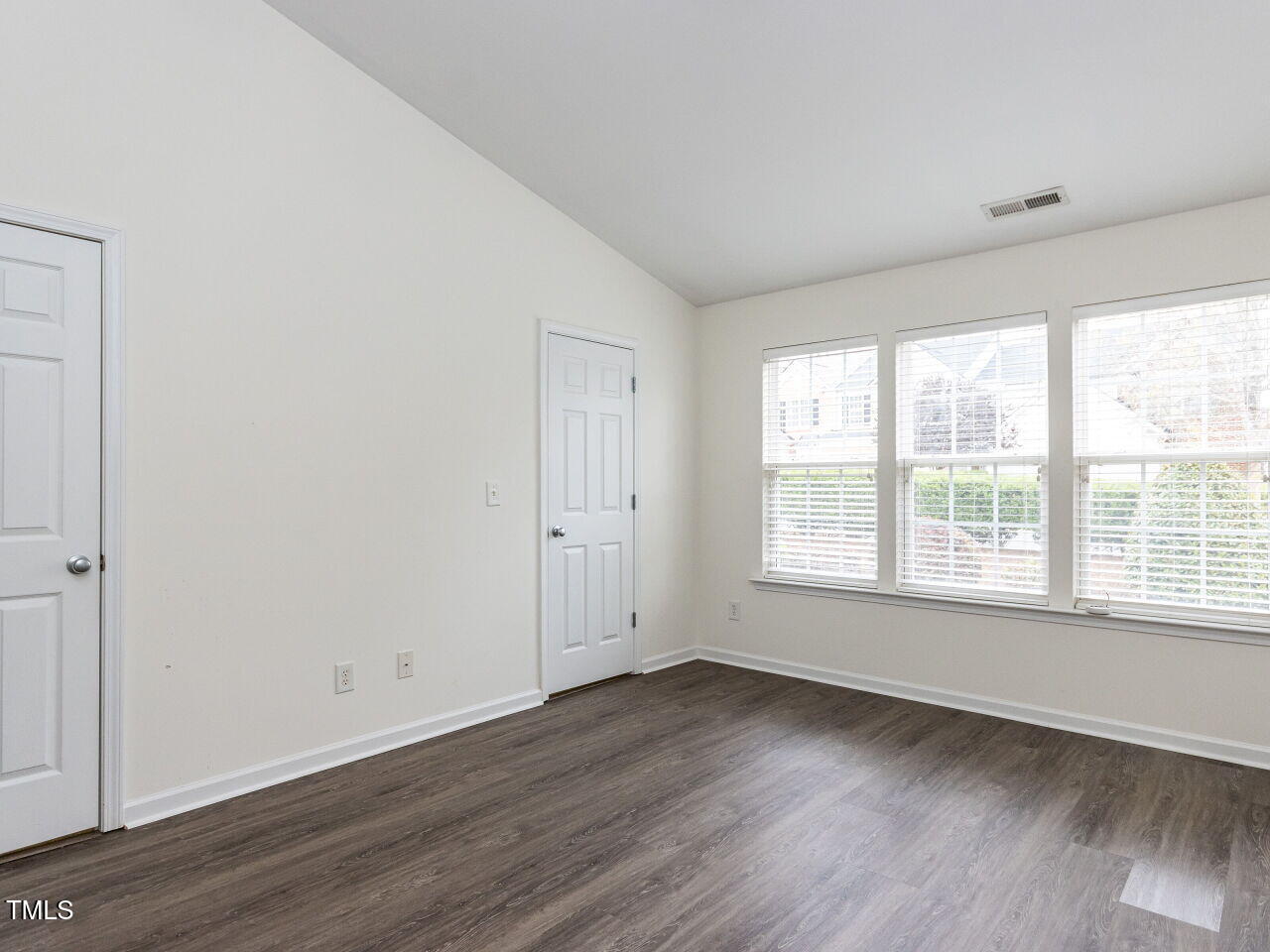 8244 City Loft Court Raleigh, NC 27613 - Photo 16 of 32 016-1280x960-primary-bedroom