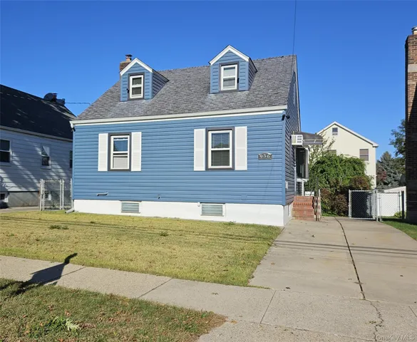 $749,000 | 956 Hillside Boulevard, New Hyde Park, NY 11040