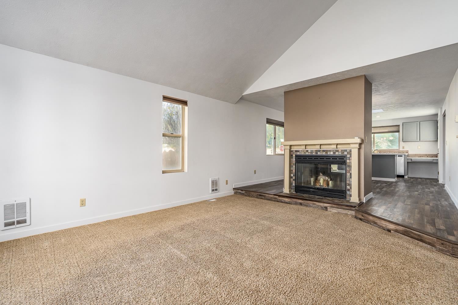 5112 North Lucille Road Spokane Valley, WA 99216 - Photo 3 of 28 Gallery Image 3