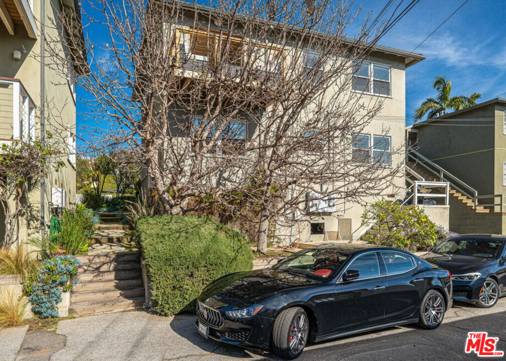 219 3rd Avenue, Unit 1/2 Venice, CA 90291 - Photo 13 of 13 a view of a car parked in back of a house