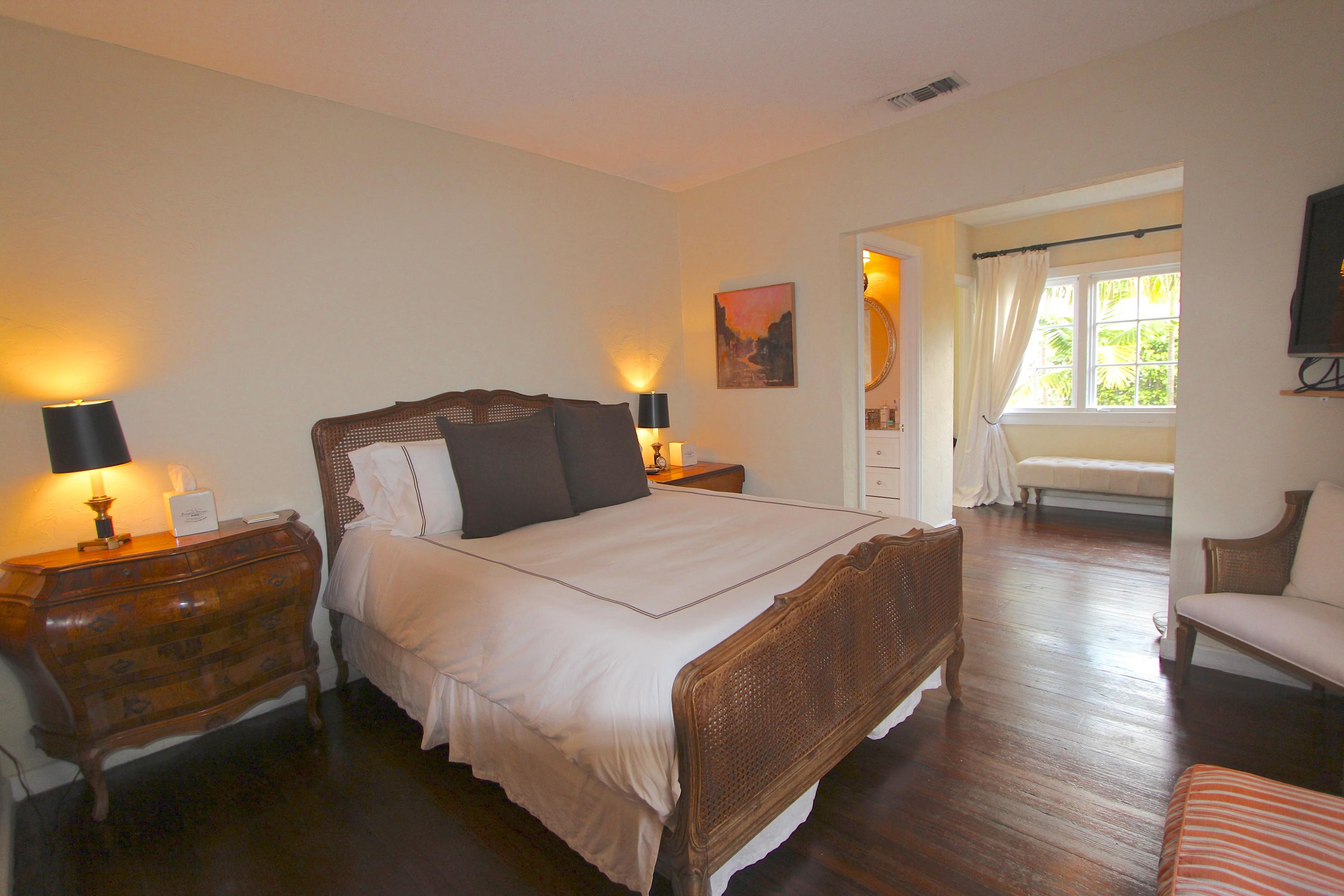 261 Granada Road West Palm Beach, FL 33401 - Photo 3 of 12 IMG_3827.JPG