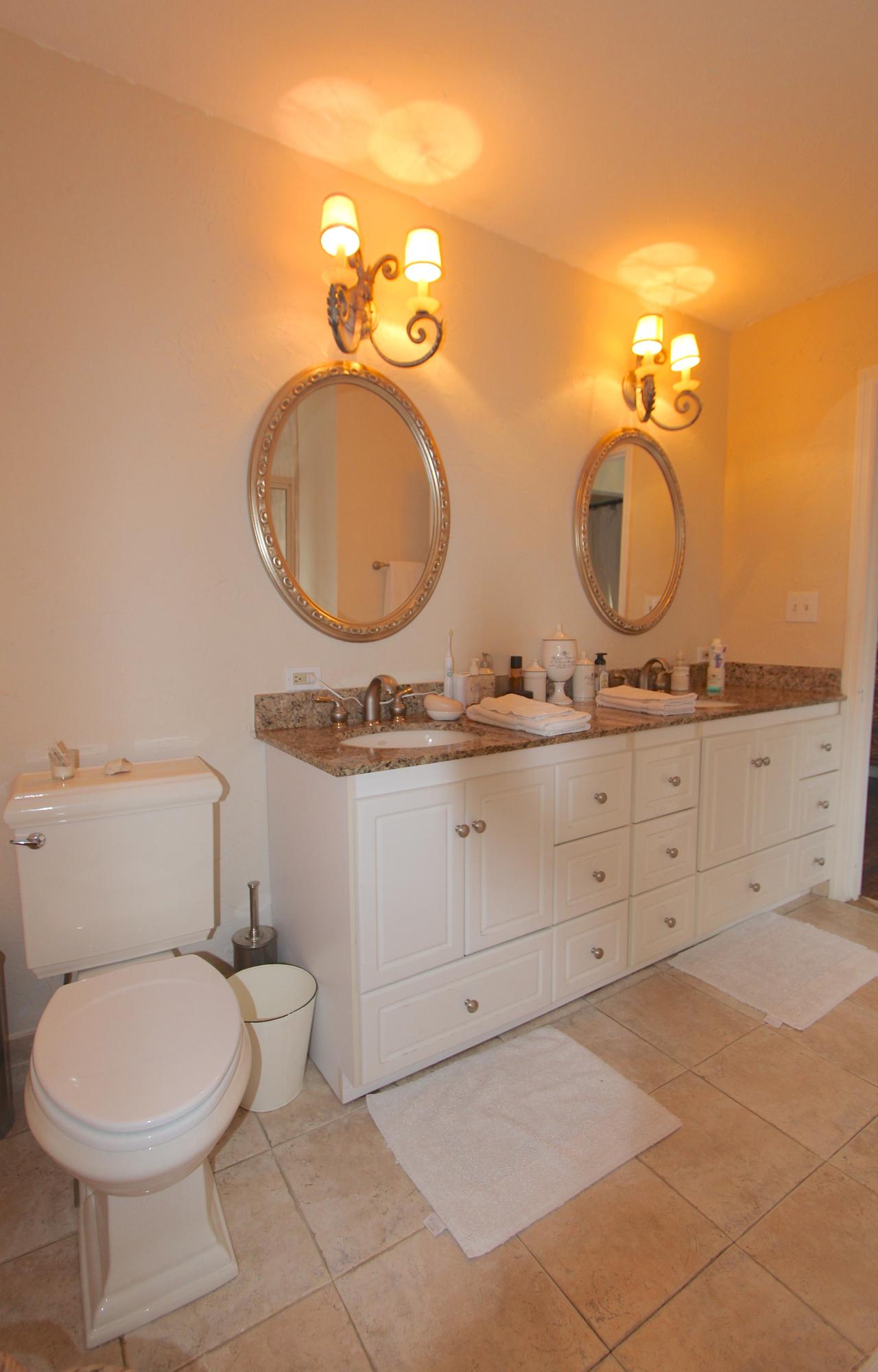 261 Granada Road West Palm Beach, FL 33401 - Photo 4 of 12 IMG_3830.jpg