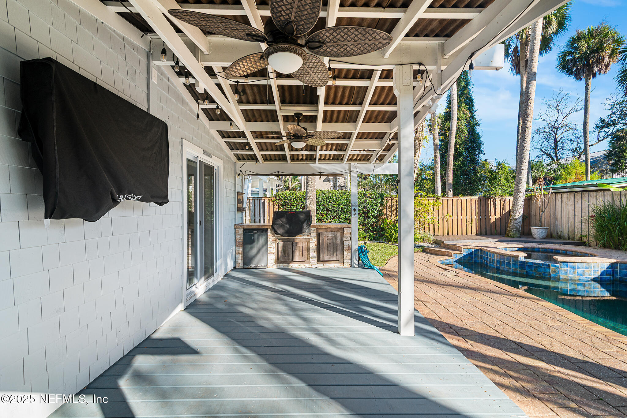 370 10th Street Atlantic Beach, FL 32233 - Photo 20 of 24 a building outdoor space with balcony