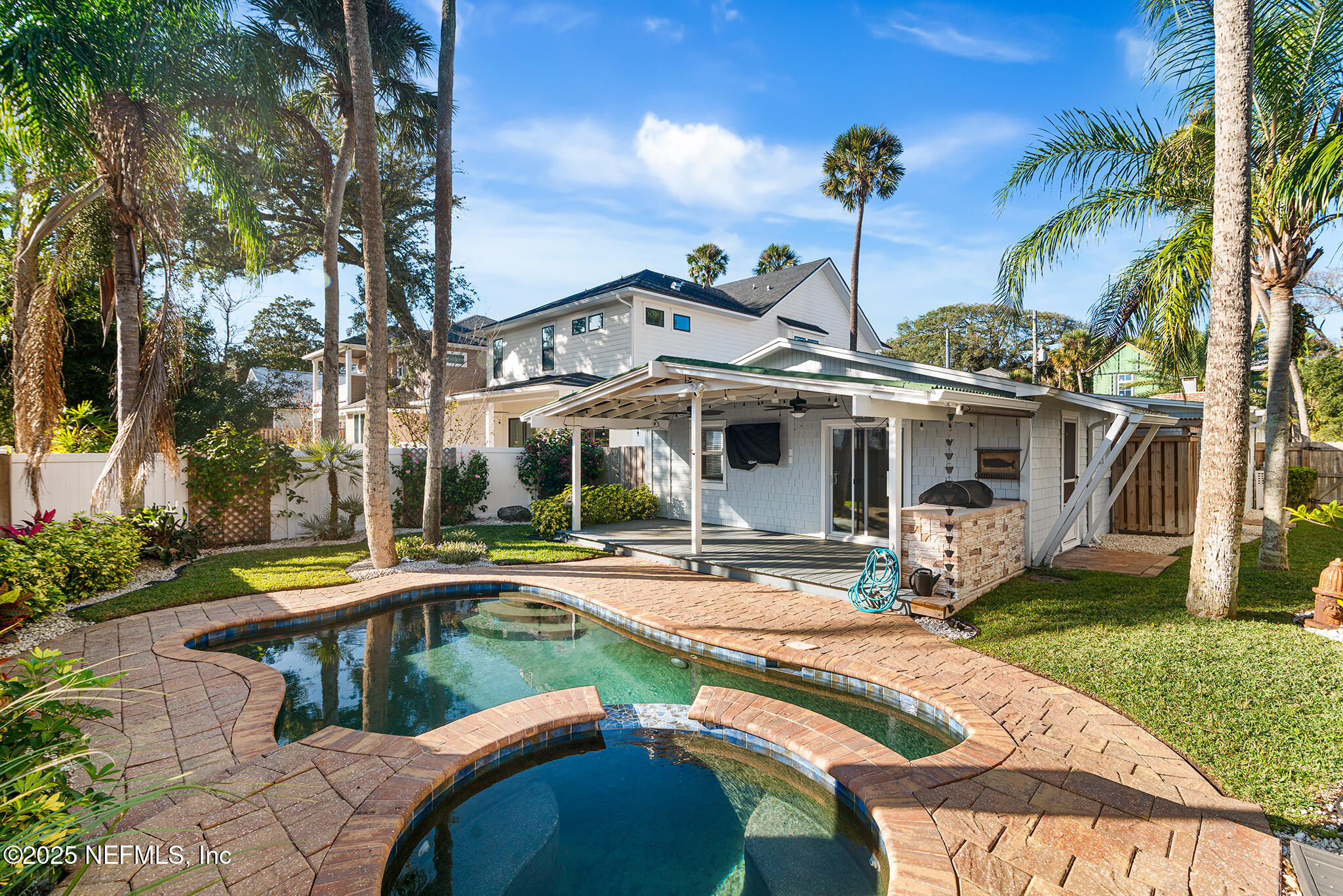 370 10th Street Atlantic Beach, FL 32233 - Photo 21 of 24 a view of a house with backyard and sitting area
