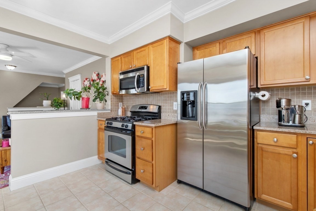 103 Cushing Street, Unit 4 Waltham, MA 02453 - Photo 4 of 27