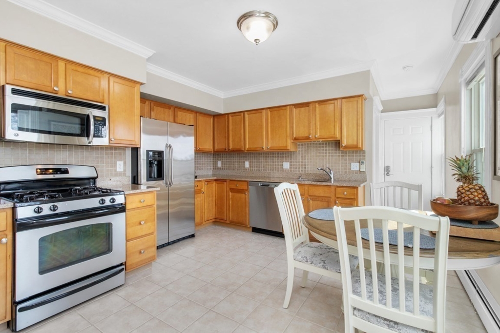 103 Cushing Street, Unit 4 Waltham, MA 02453 - Photo 5 of 27