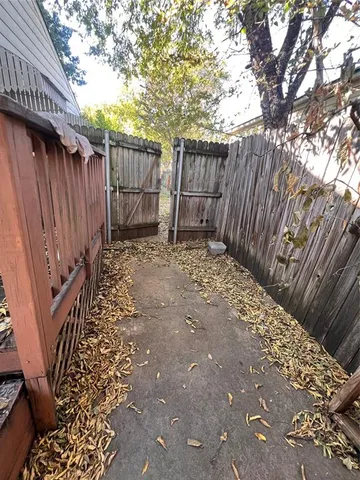 $200,000 | 906 Eli Avenue, Dallas, TX 75211