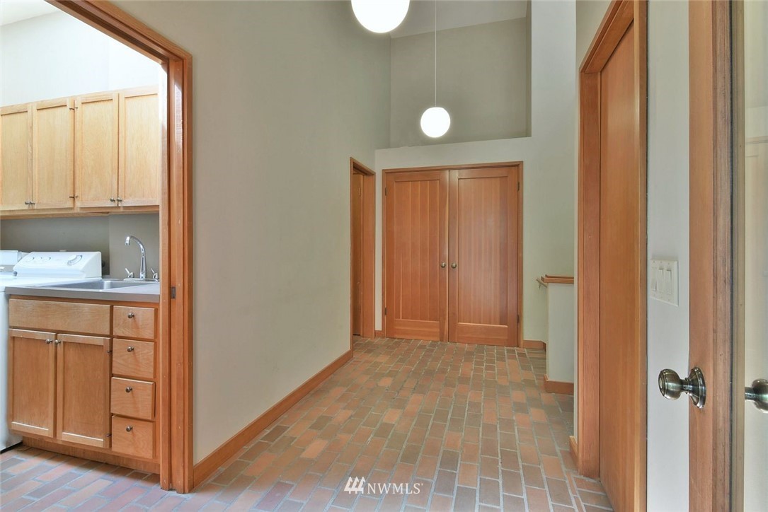 23203 Locust Way Bothell, WA 98021 - Photo 2 of 25