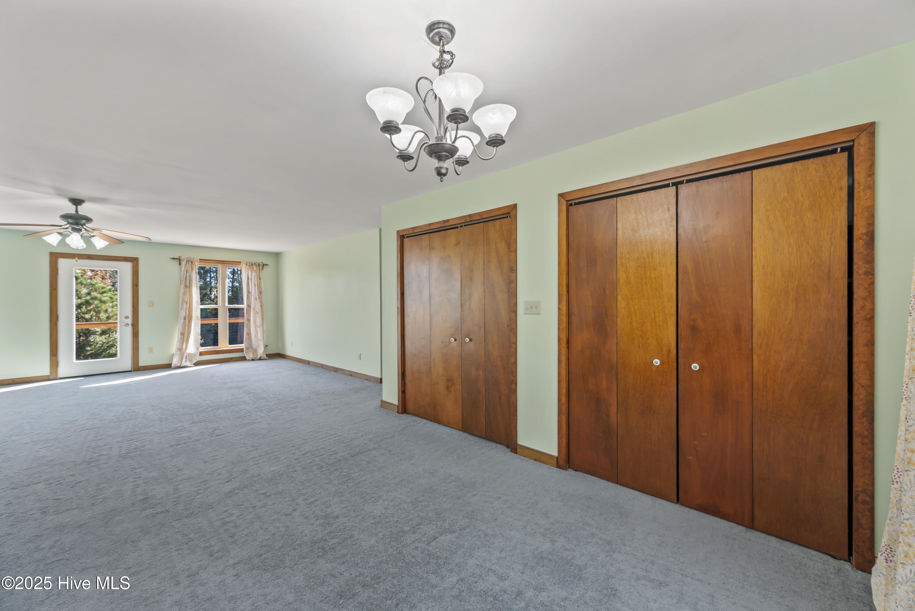 142 Major Island Road Maple, NC 27956 - Photo 17 of 35 Dining/Great Room