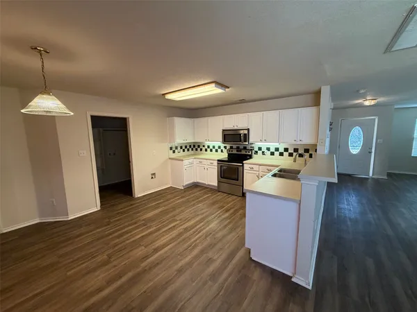 $334,500 | 705 Riverway Lane, Leander, TX 78641