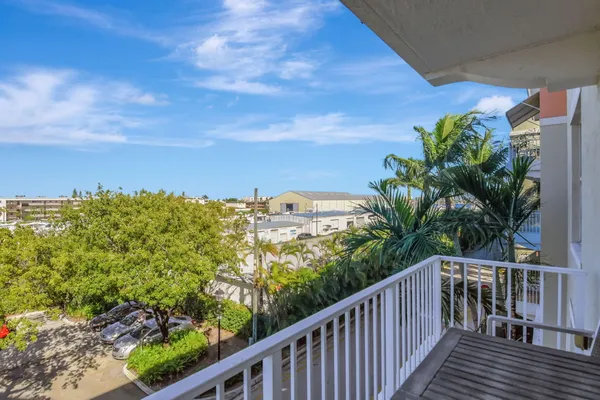 $5,000 | 802 West Windward Way, Unit 303, Lantana, FL 33462