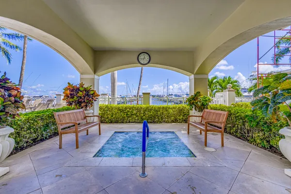 $5,000 | 802 West Windward Way, Unit 303, Lantana, FL 33462