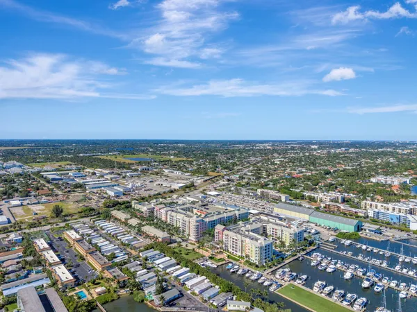 $5,000 | 802 West Windward Way, Unit 303, Lantana, FL 33462