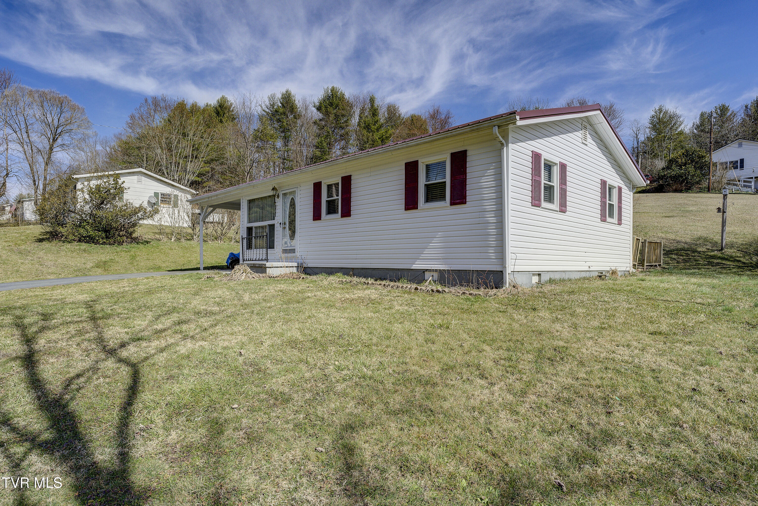 142 Cressview Road Mountain City, TN 37683 - Photo 3 of 35 Cressview-26