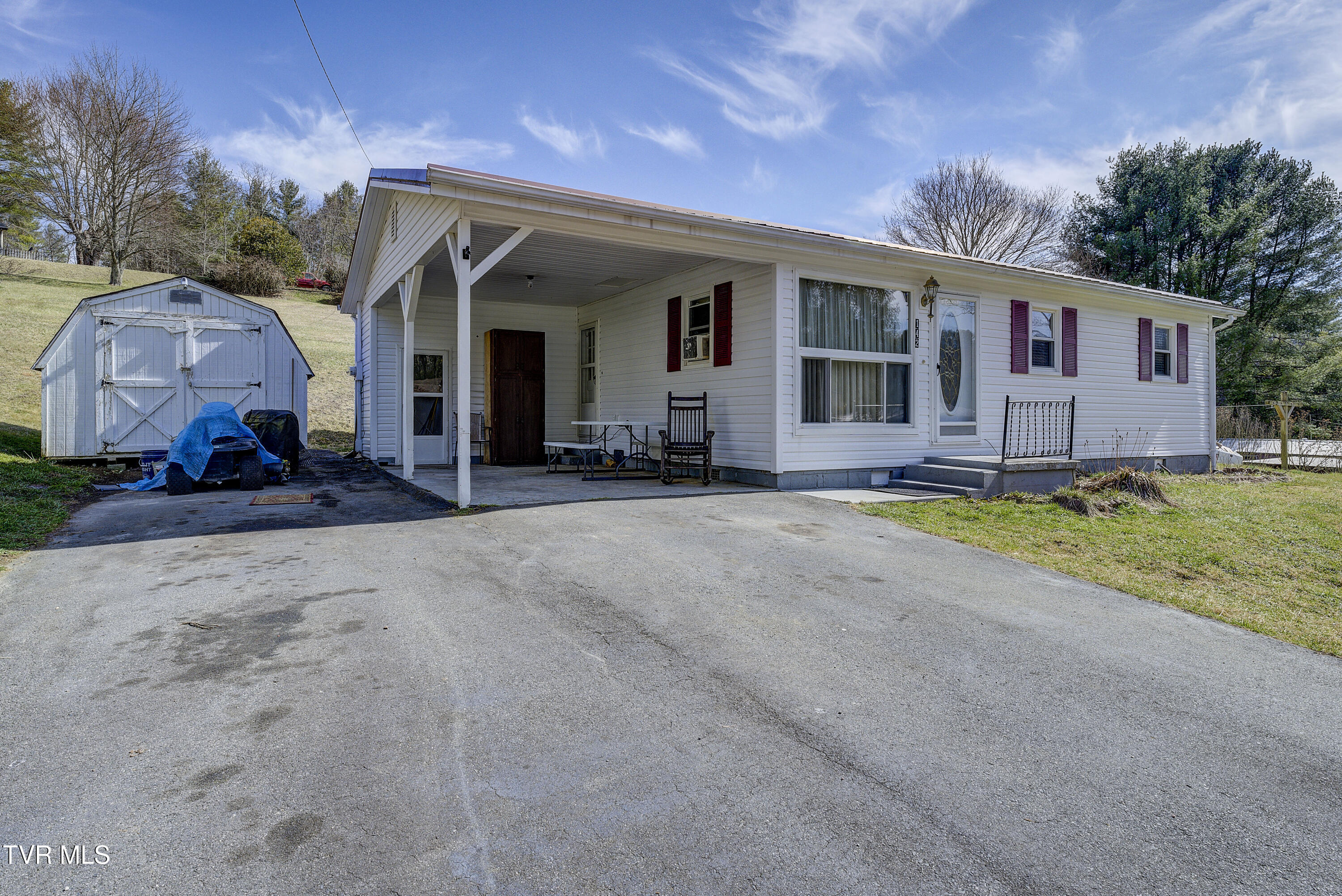 142 Cressview Road Mountain City, TN 37683 - Photo 4 of 35 Cressview-25